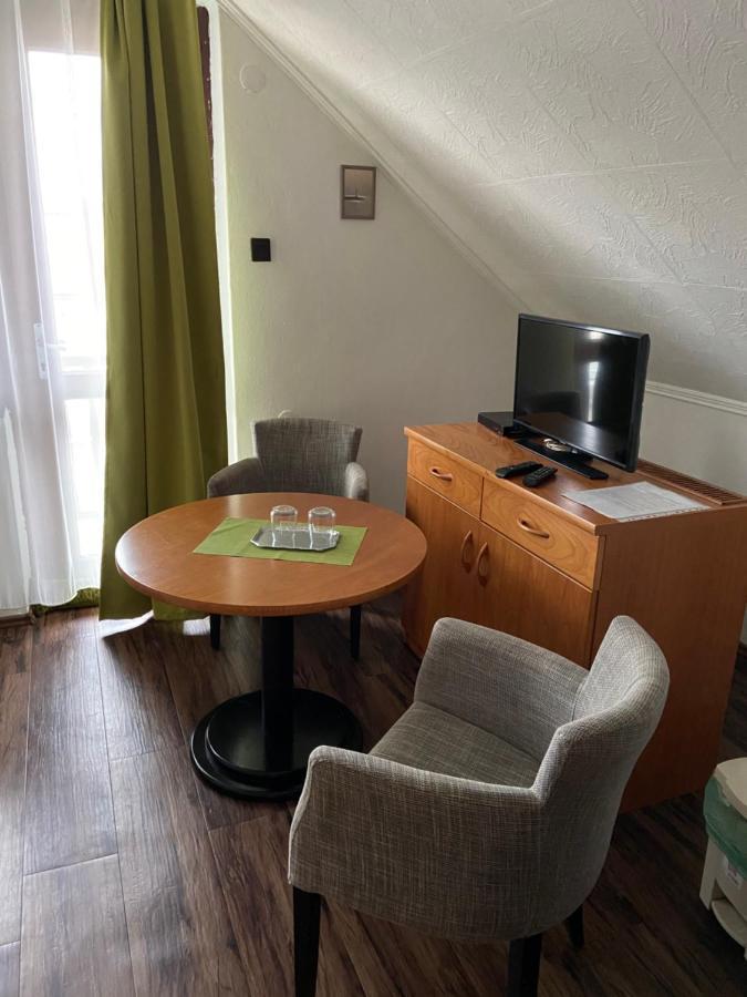Teke Panzio Bed & Breakfast Körmend Екстериор снимка