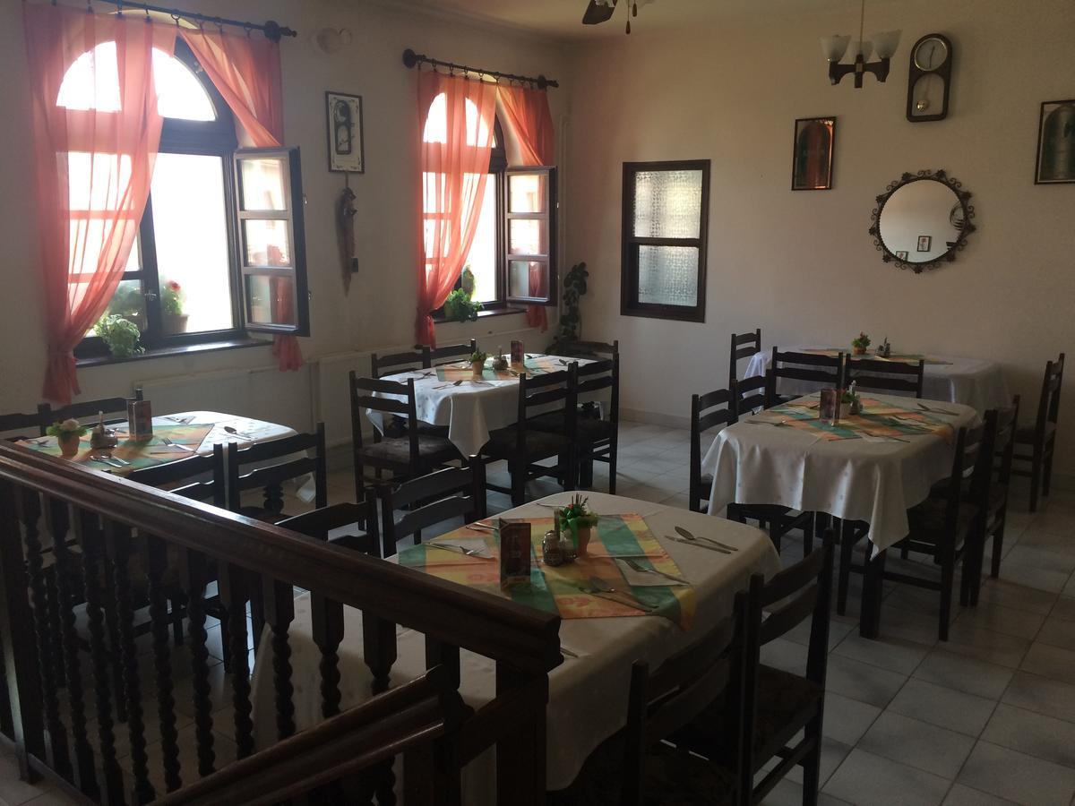 Teke Panzio Bed & Breakfast Körmend Екстериор снимка
